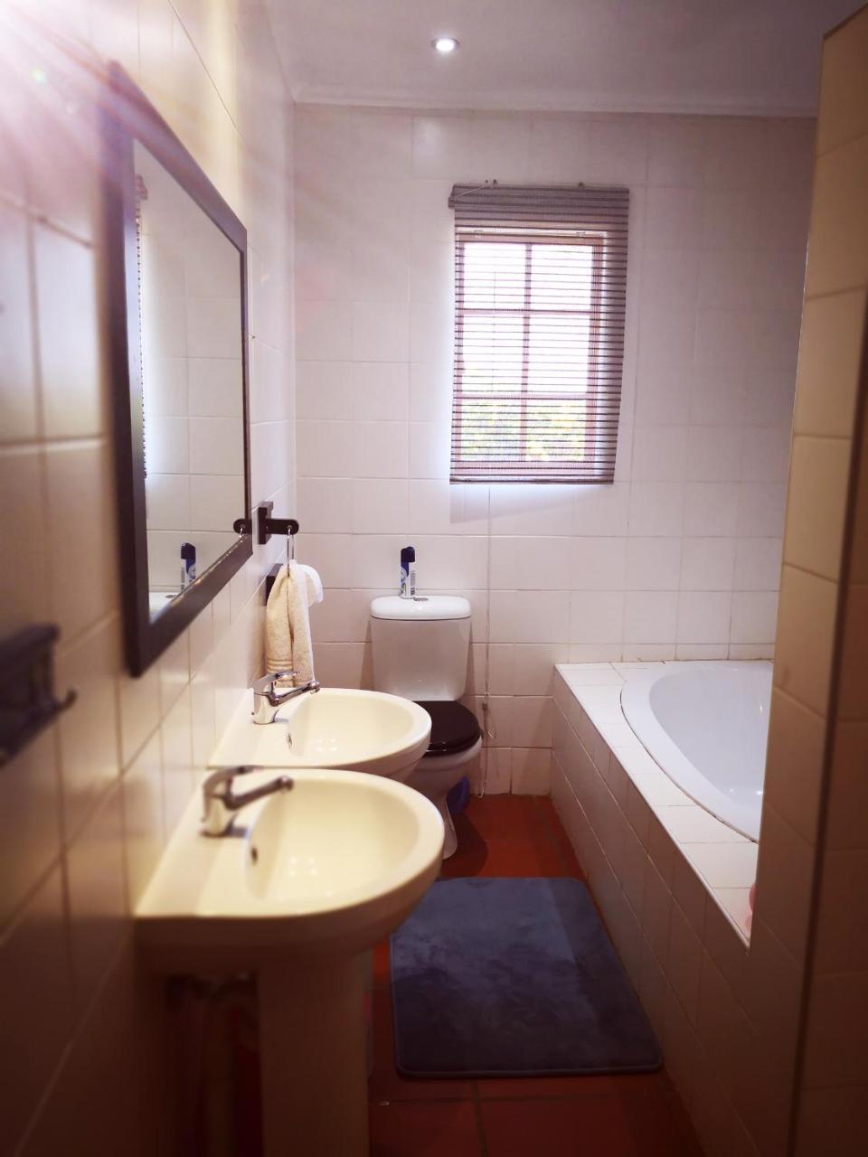 ทรี บราเธอร์ส แบด แอนด์ เบรกฟาสท์ Bed & Breakfast อีเดนเวล ภายนอก รูปภาพ