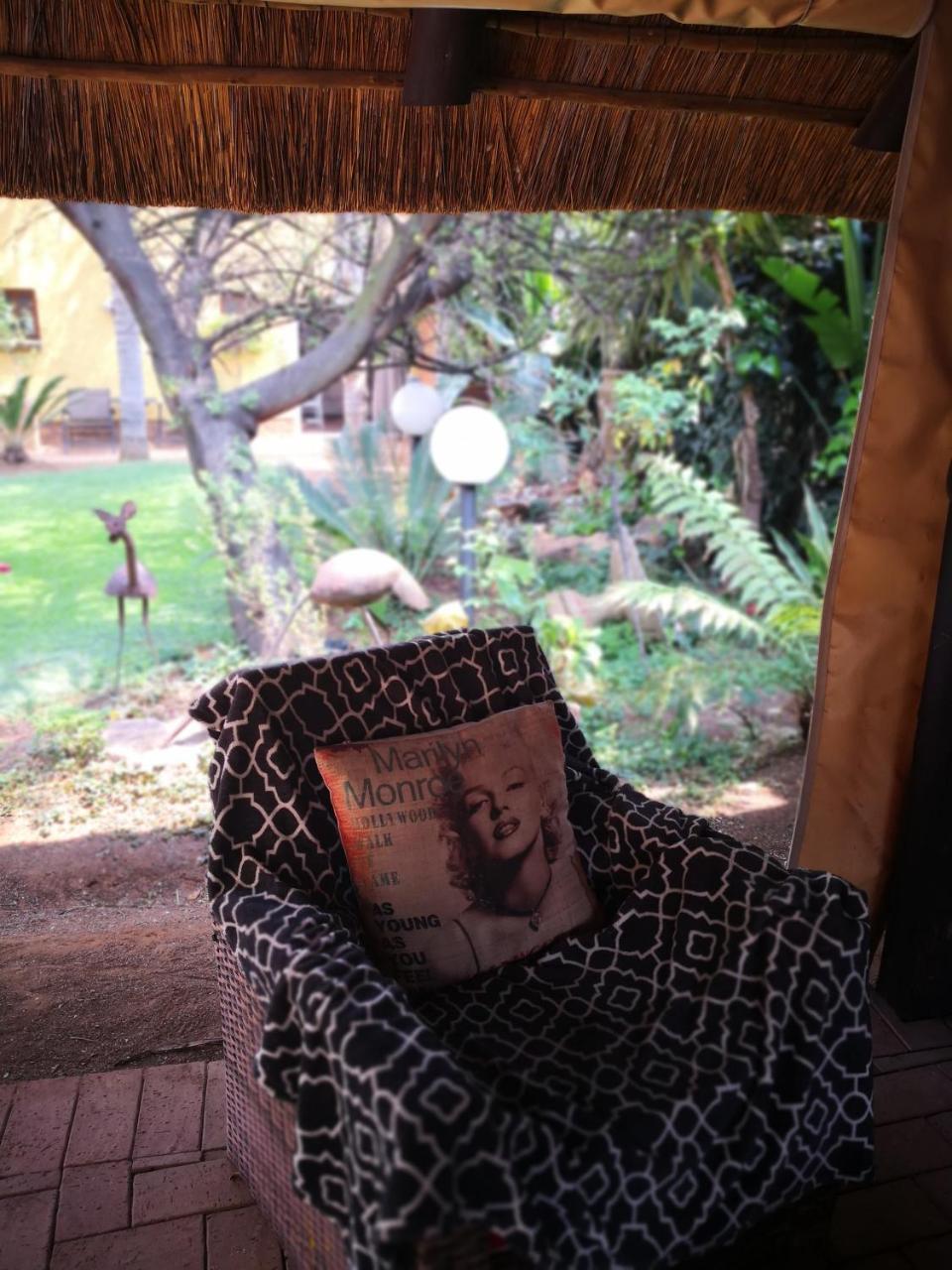 ทรี บราเธอร์ส แบด แอนด์ เบรกฟาสท์ Bed & Breakfast อีเดนเวล ภายนอก รูปภาพ